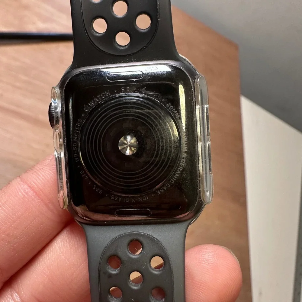 Apple Watch SE Nike 40mm Space Gray Aluminum GPS Cellular Anthracite Band